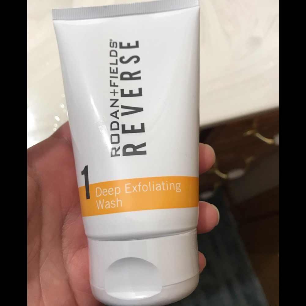 New Rodan & Fields Reverse Exfoliationg wash
